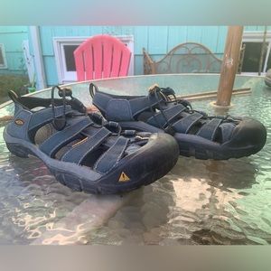 Keen Newport Closed Toe Sandals, Mens size 11
